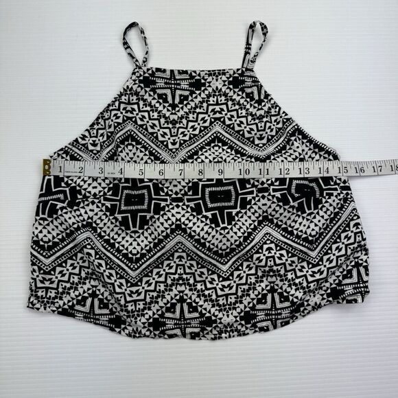 Express Tie Back Cropped Halter Tank Top Chevron Black White Size Medium Boho - Picture 8 of 9